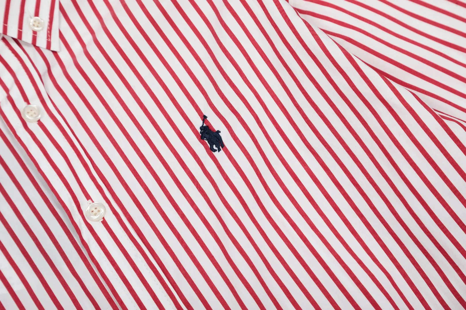 P260 💰 "Top quality" Style number: 8082# [Ralph Lauren classic basic new old money style striped shirt long sleeves] ✅Ralph Lauren Ralph Lauren colorful style old money style cotton poplin striped casual shirt long sleeves ✅Top ceiling quality ZP original development You can compare with the real thing at will ✅100% restored workmanship The entire garment is covered with seams and clean edges Curved triangular bifurcation ✅100% cotton poplin cotton Smooth to the touch Pre-car wash treatment The yarn is tighter ✅Customized dyed original pearlescent white bottom buttons, large and small zoning, vertical phoenix eyelets ✅Special shaped chiffon foil inside the collar door tube, not easy to deform and pull ✅Refreshing colorful striped shirt, salty or sweet, daily travel, extremely high production rate, customized style ✅The upper body looks much better than the real thing, can be worn alone or worn in all seasons, highly recommended for goddesses, size: S-XL, color: red, blue, green